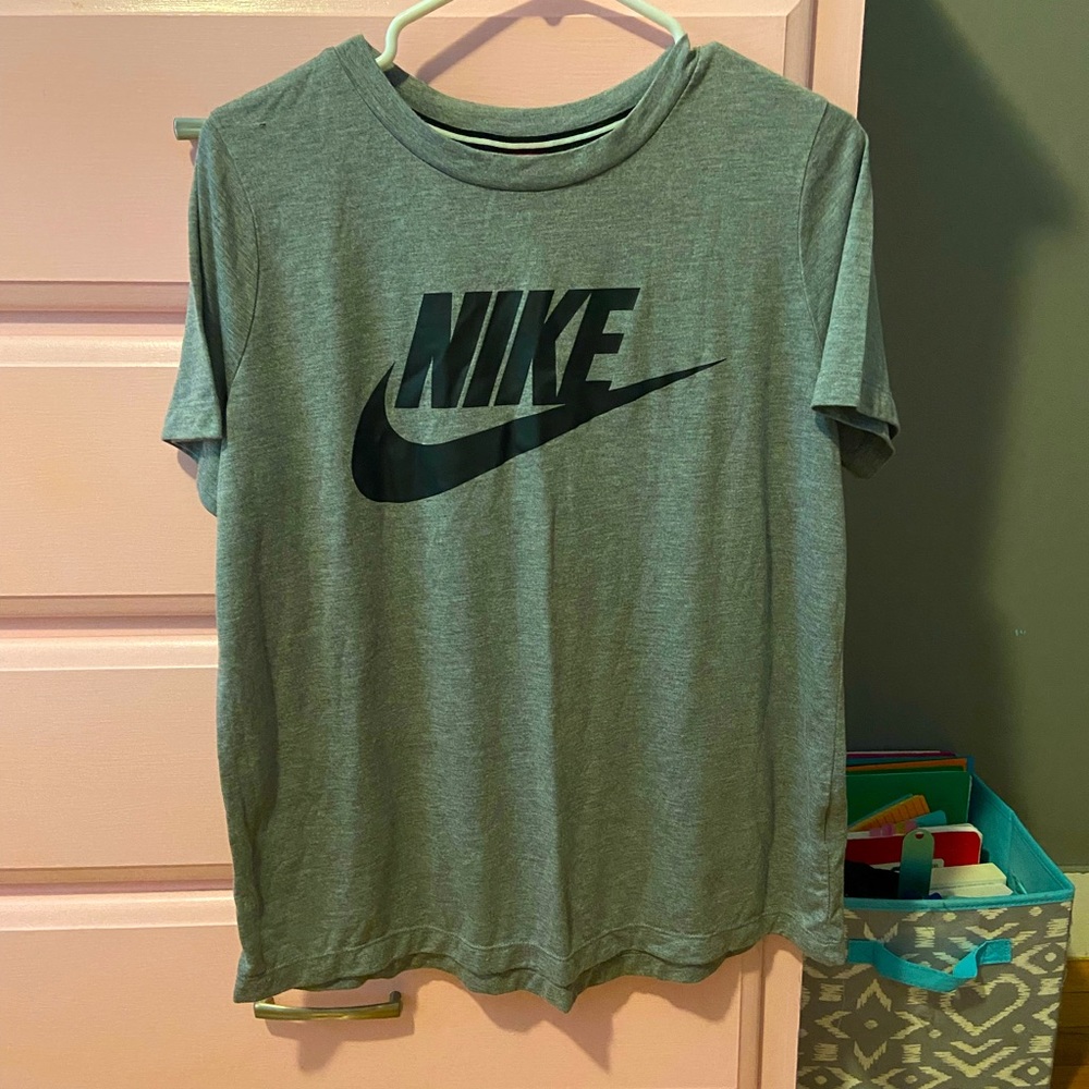 Women’s Nike Tee Shirt!